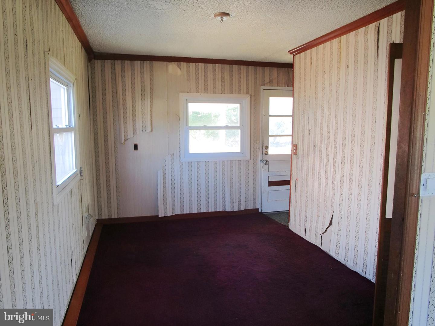 254 N Oxford Valley Rd Property Photo 8