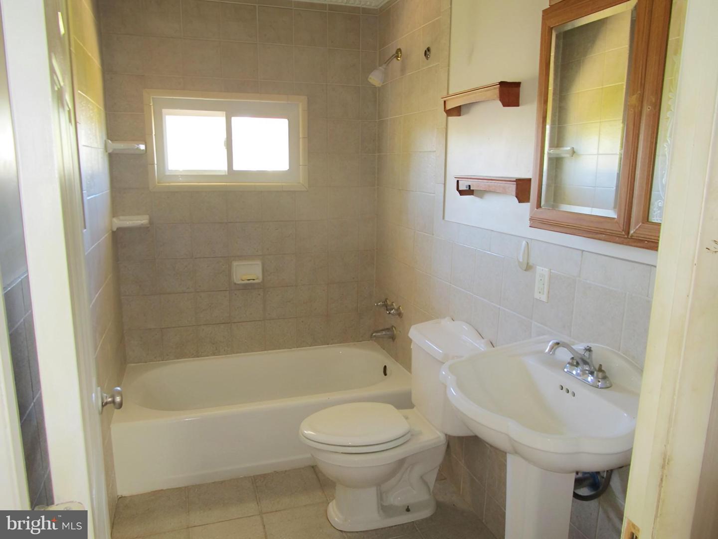 254 N Oxford Valley Rd Property Photo 10