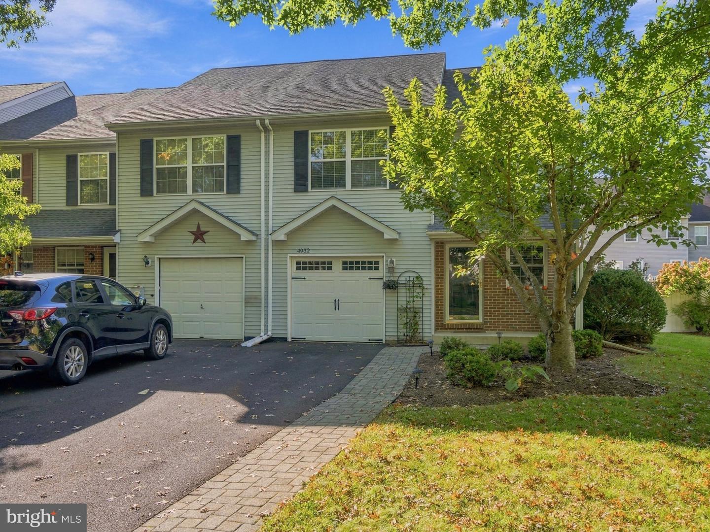 4932 Tall Cedar Ct Property Photo 2