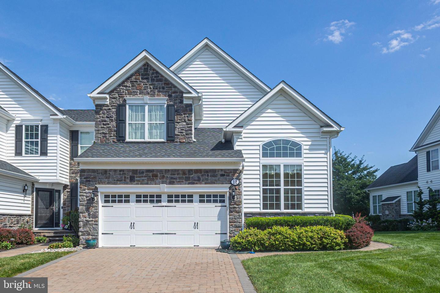 12 BROWN LN