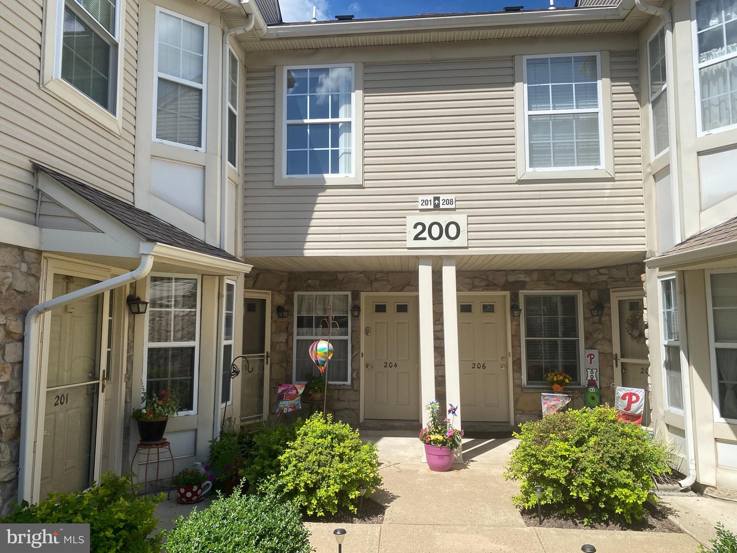204 Andover Ct Property Photo 2