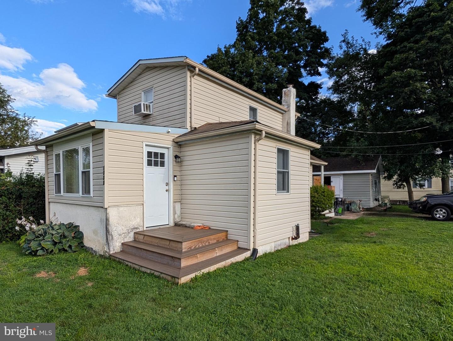 1203 Clayton Property Photo 1