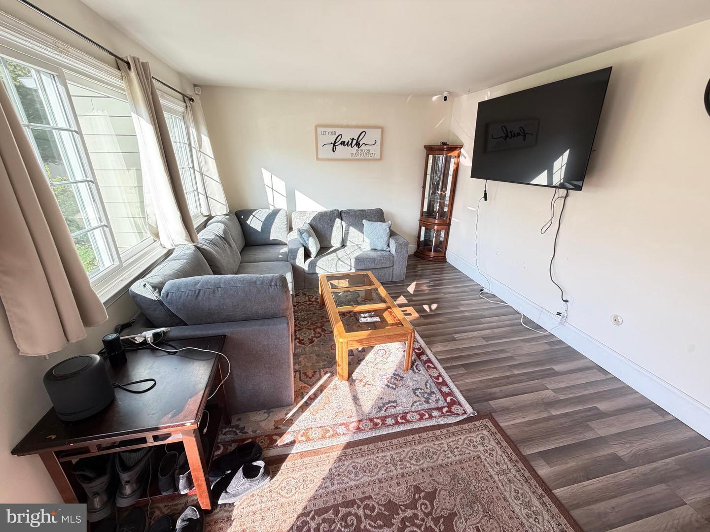9 Stonegate Vlg Property Photo 4