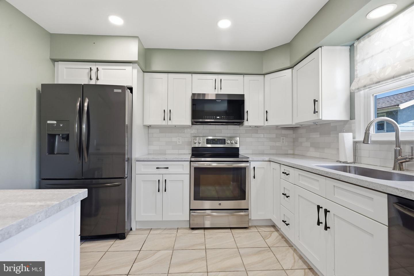 213 Highland Ave Property Photo 8