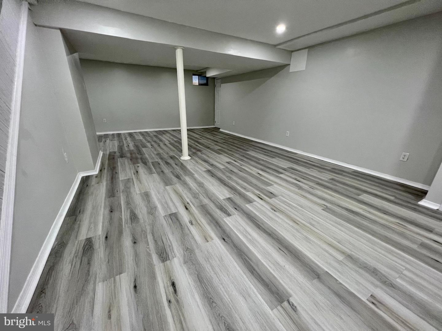 4233 Remo Crescent Rd Property Photo 6