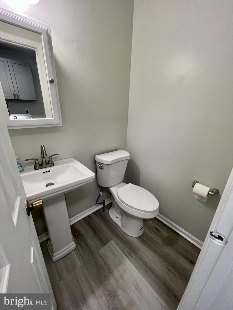 4233 Remo Crescent Rd Property Photo 18