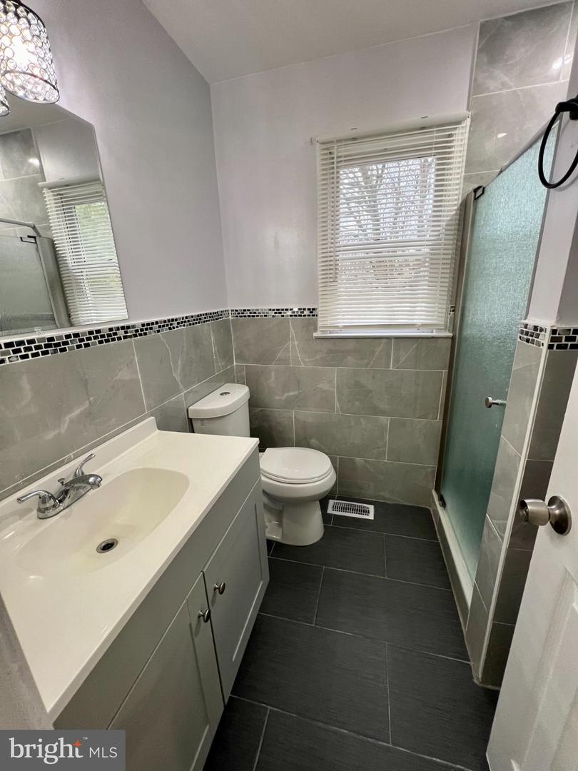4233 Remo Crescent Rd Property Photo 26