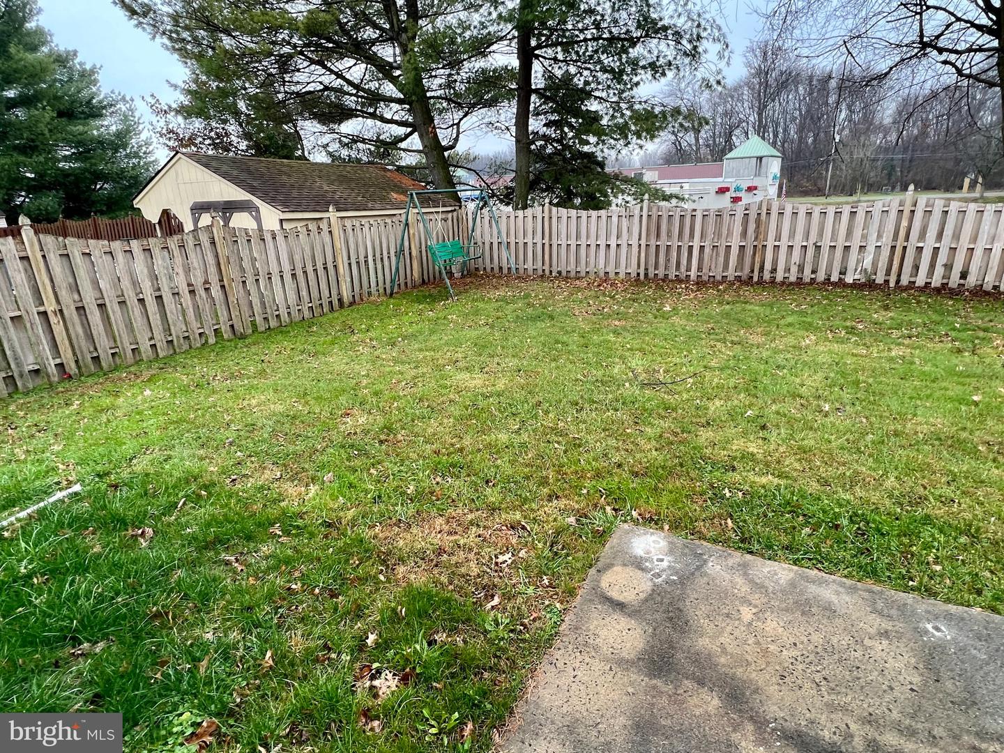 4233 Remo Crescent Rd Property Photo 29