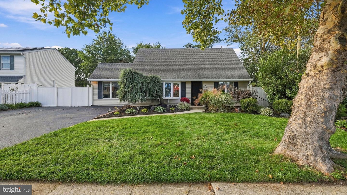 105 QUEEN LILY RD Property Photo 1