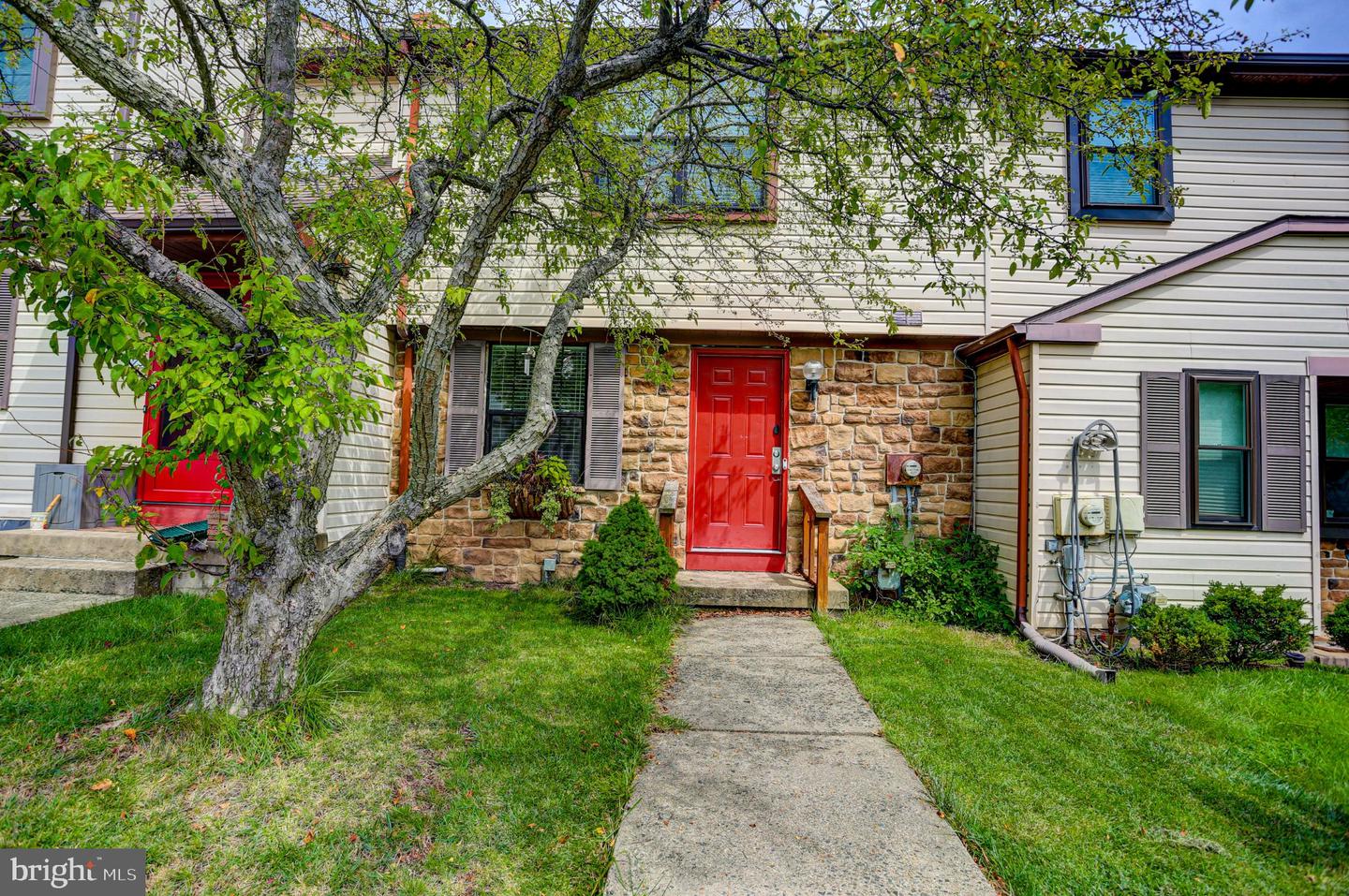977 Browning Pl Property Photo 1