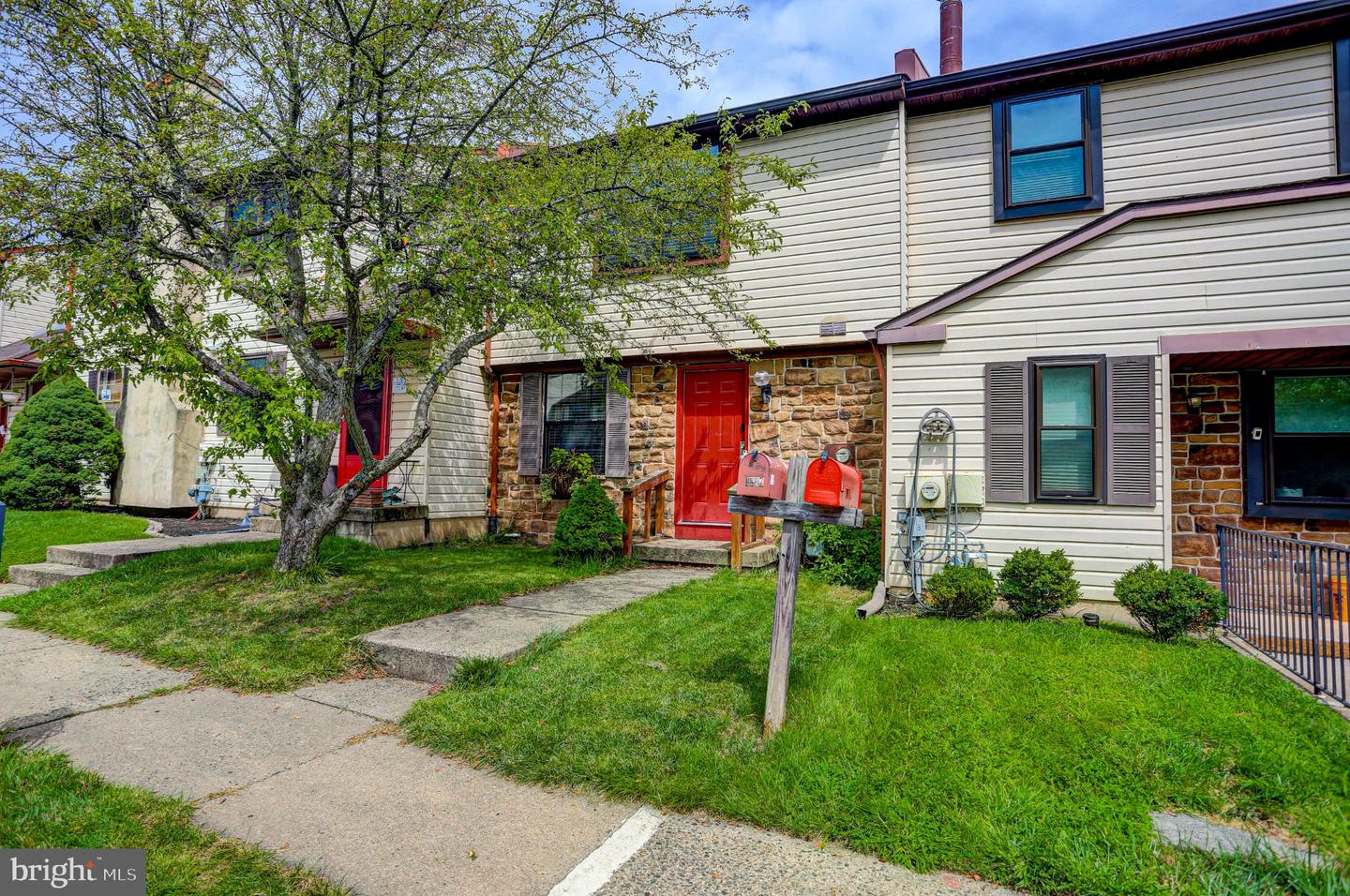 977 Browning Pl Property Photo 2
