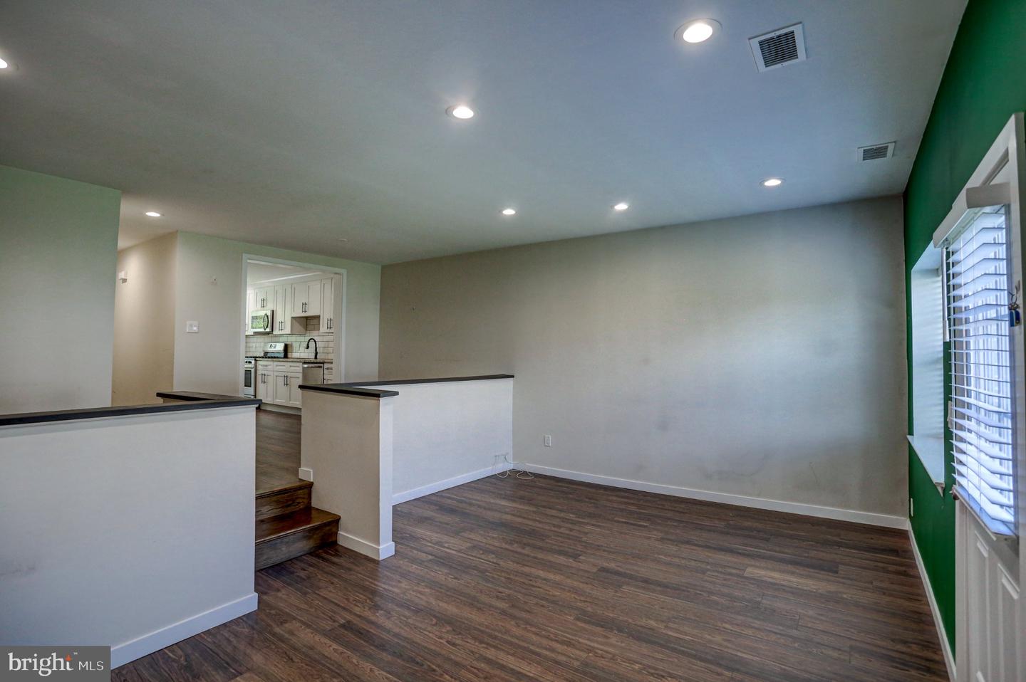 977 Browning Pl Property Photo 12