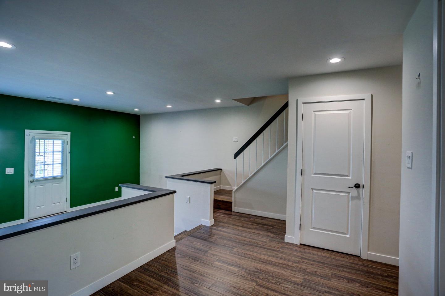 977 Browning Pl Property Photo 15