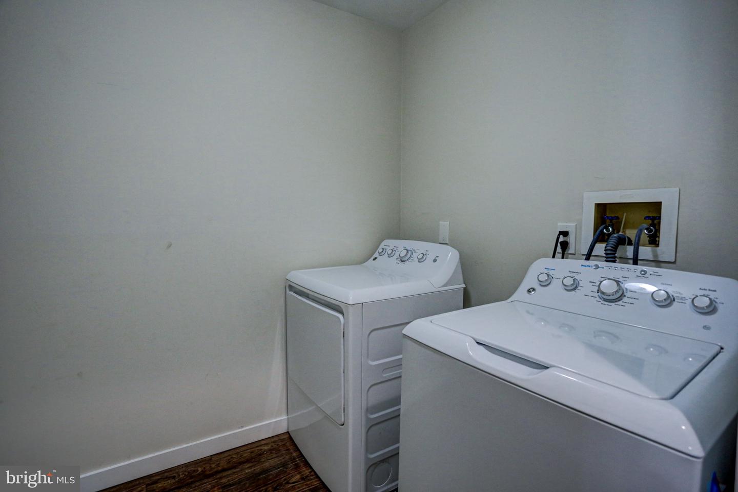977 Browning Pl Property Photo 16