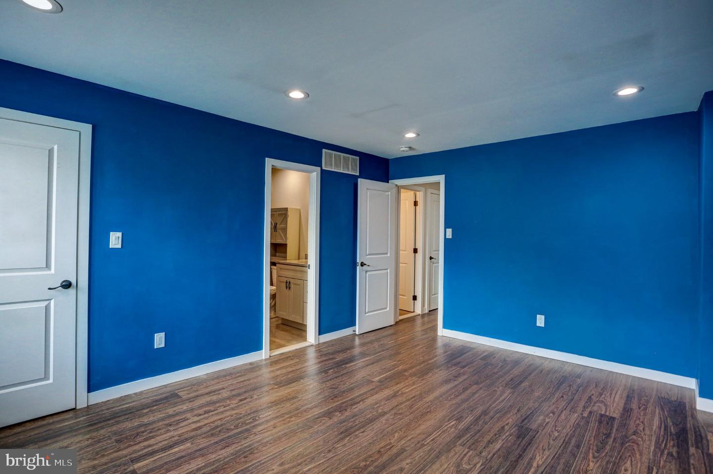 977 Browning Pl Property Photo 21