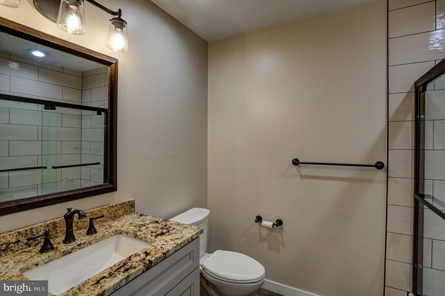 977 Browning Pl Property Photo 31