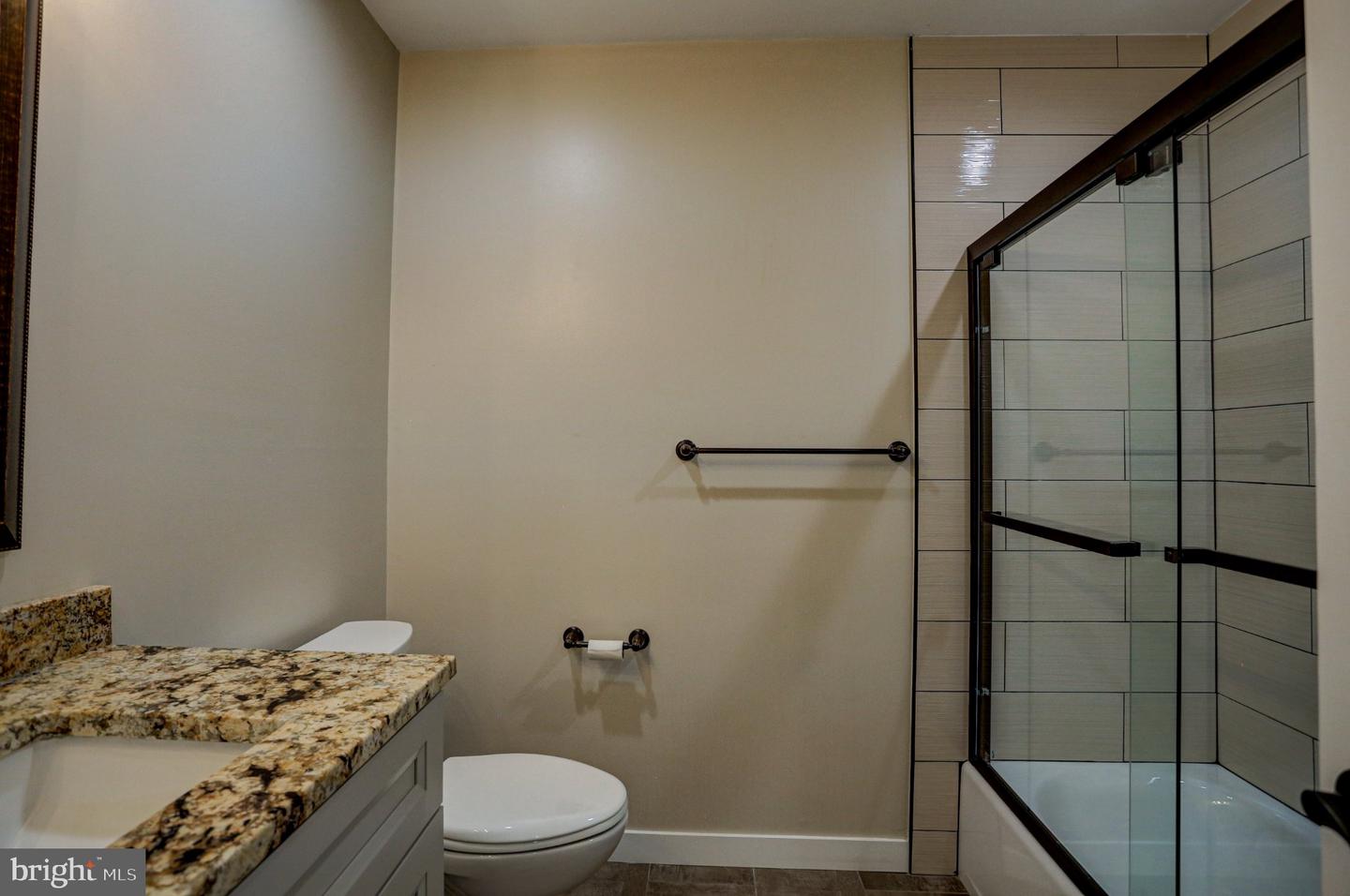977 Browning Pl Property Photo 32