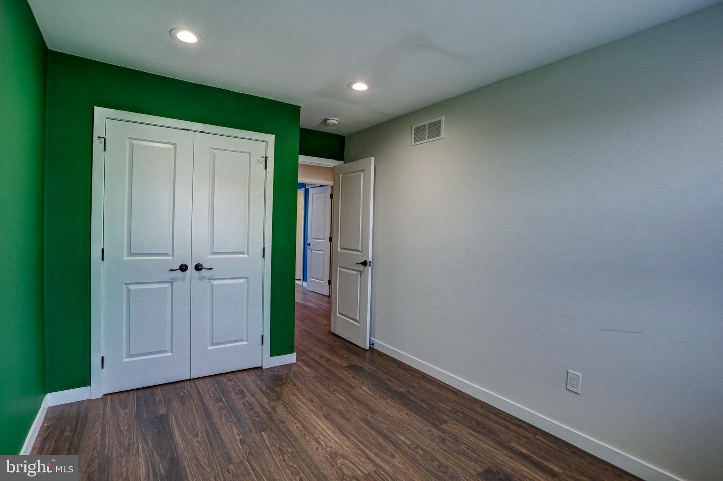 977 Browning Pl Property Photo 33