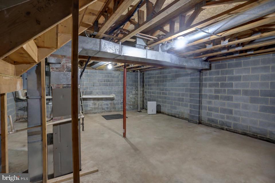 977 Browning Pl Property Photo 36