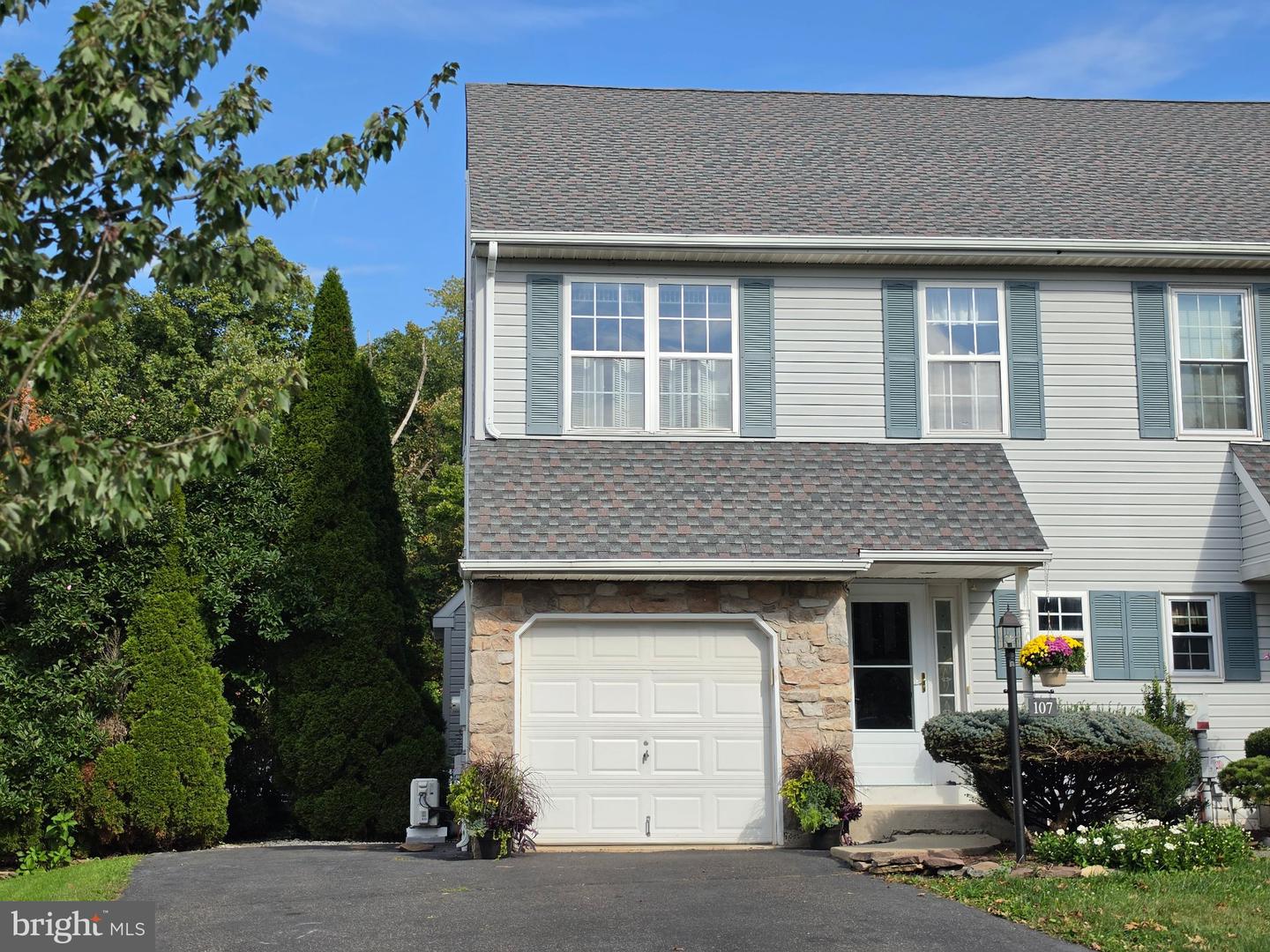 107 Misty Mdw Property Photo 27