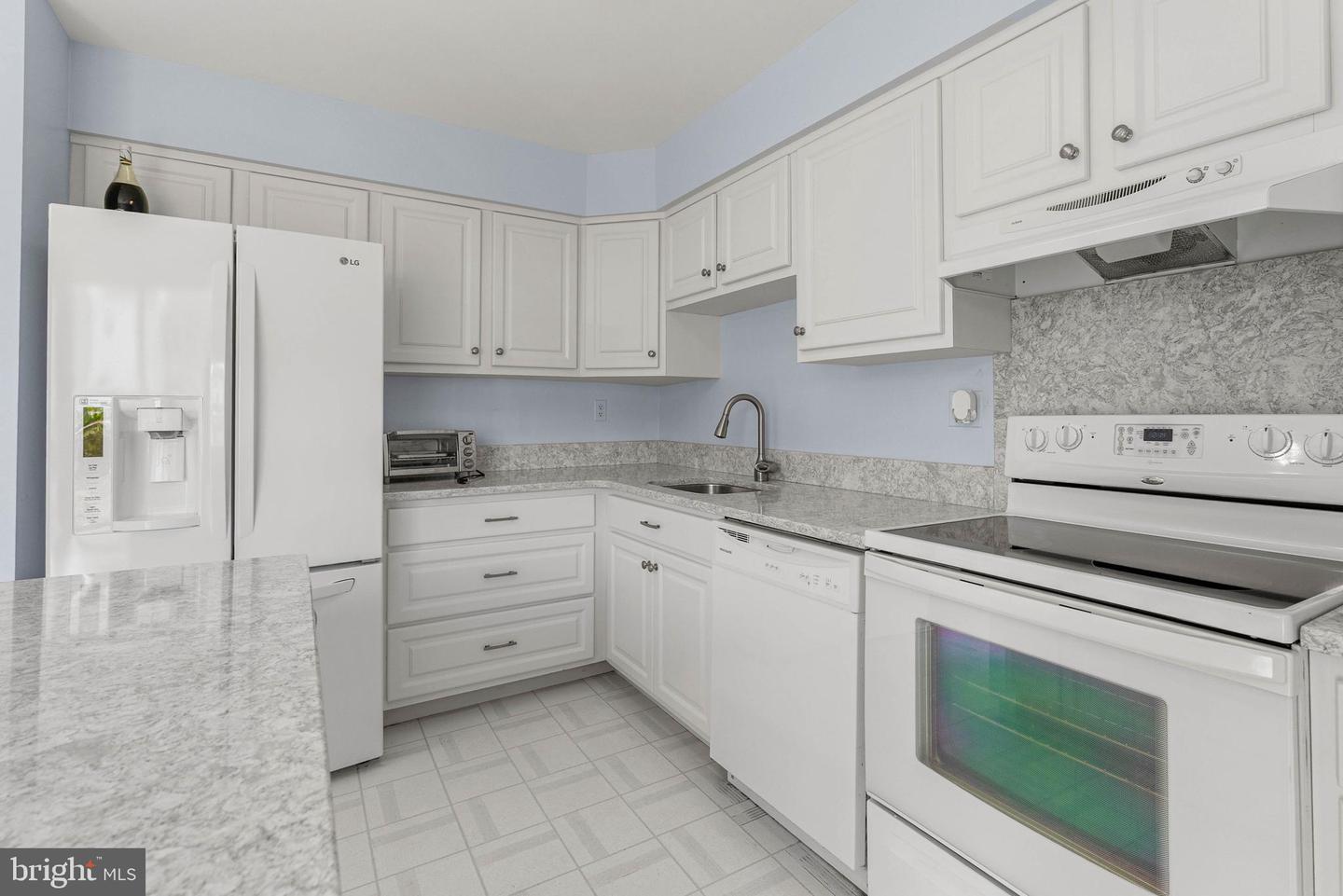 5110 Euston Ct Property Photo 16