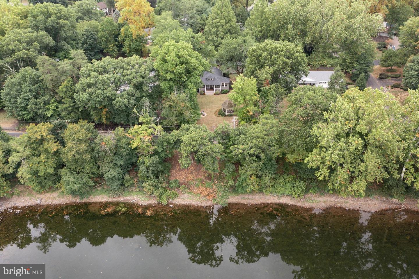 731 River Rd Property Photo 5