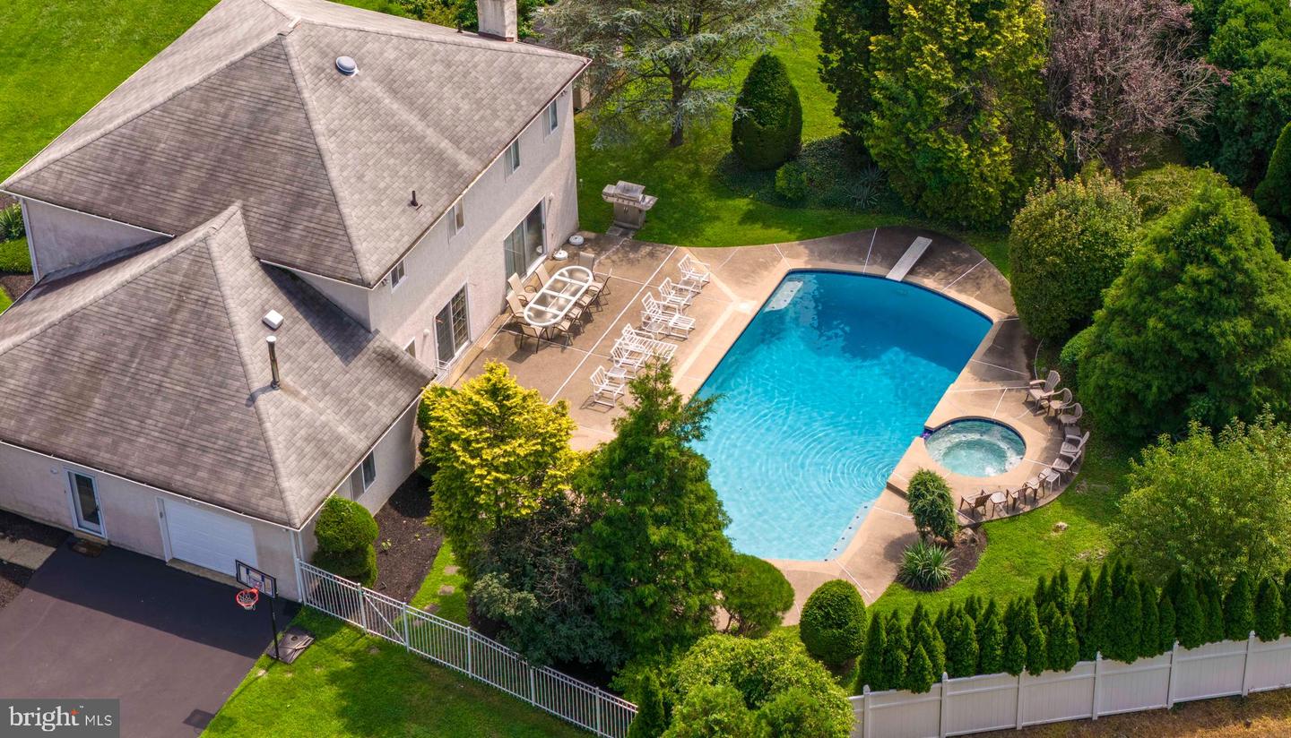 20 Summer Pl Property Photo 4