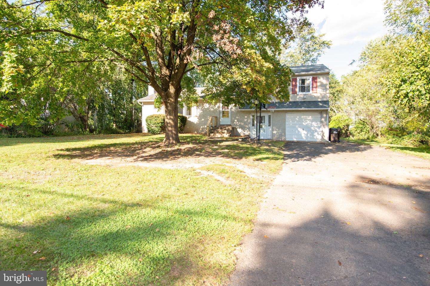 921 W Bristol Rd Property Photo 1