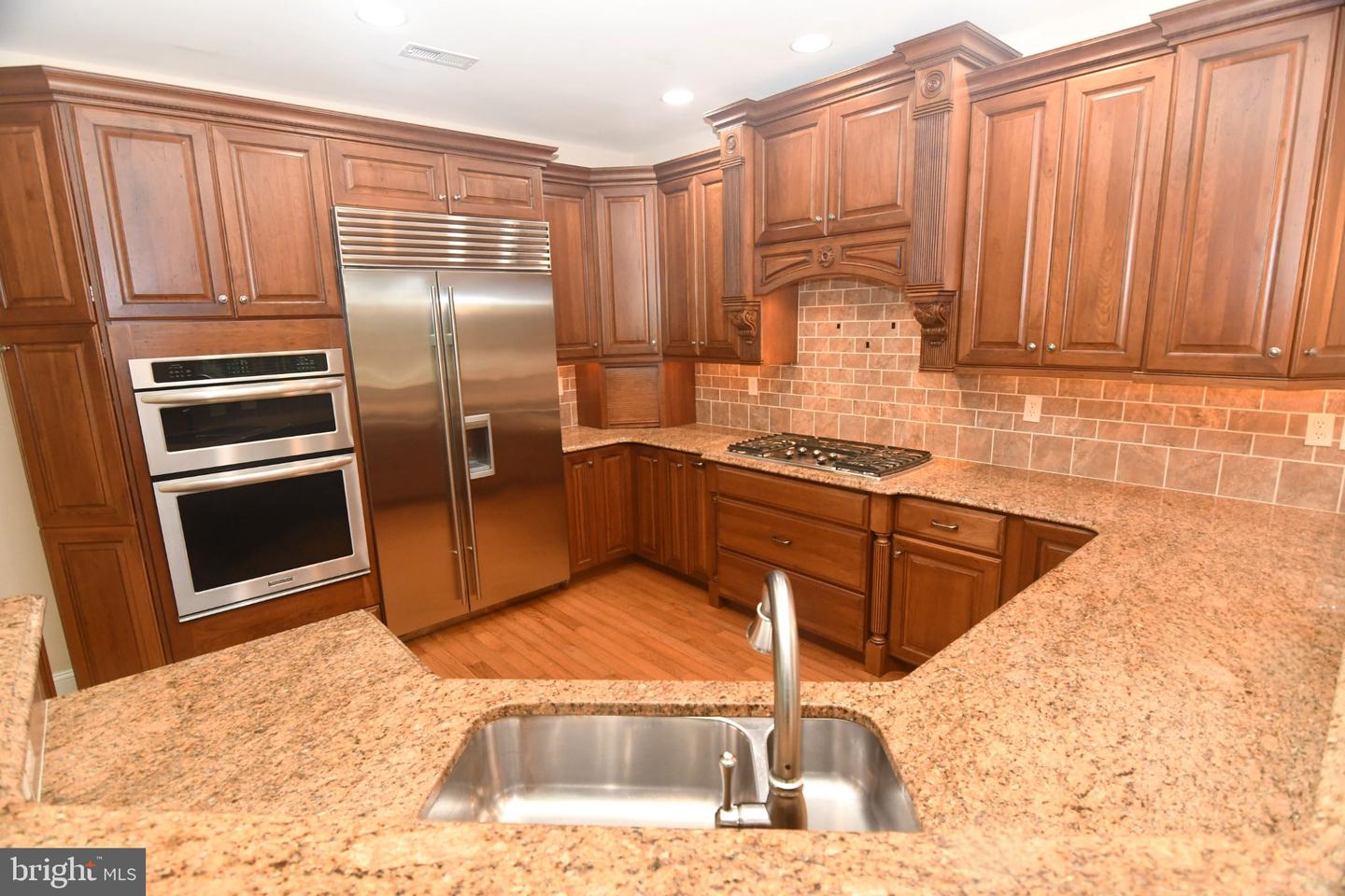 209 Saint James Dr Property Photo 6