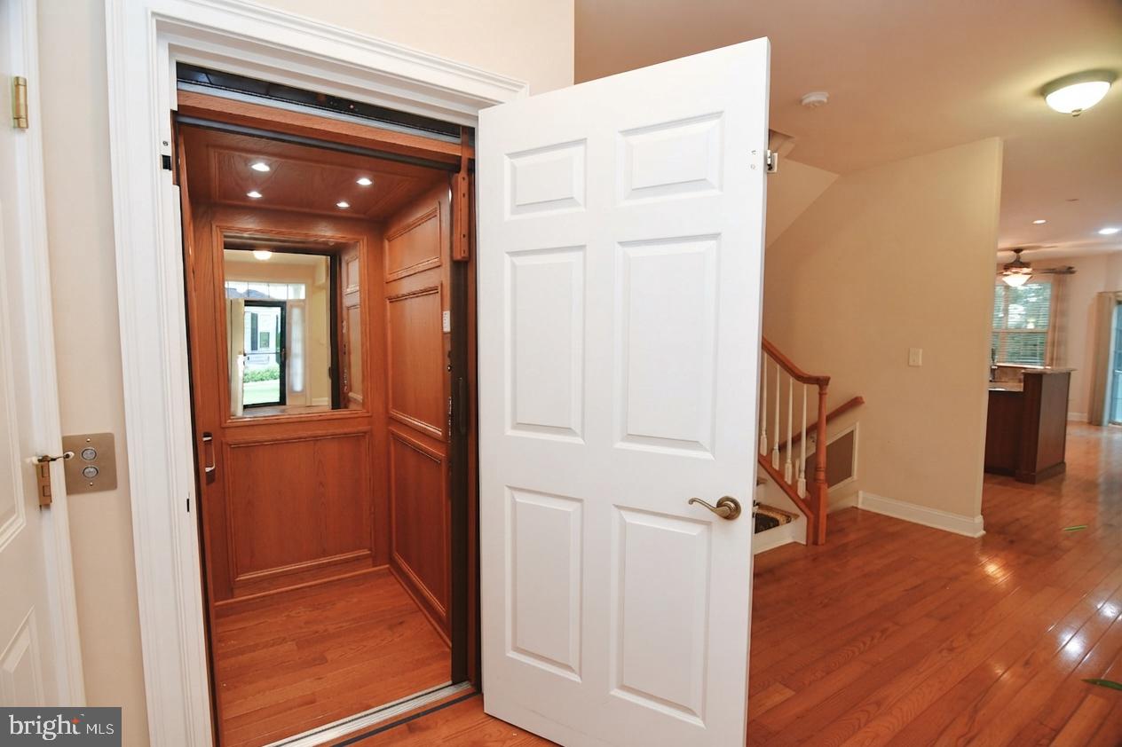 209 Saint James Dr Property Photo 10