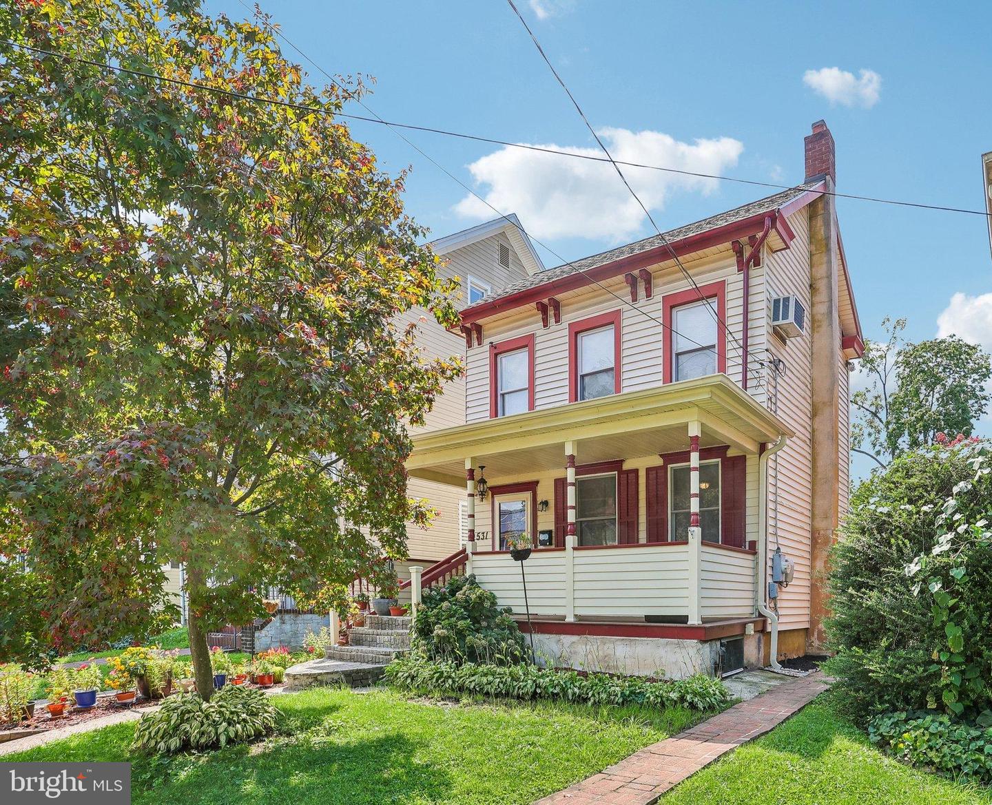 531 Crown St Property Photo 5