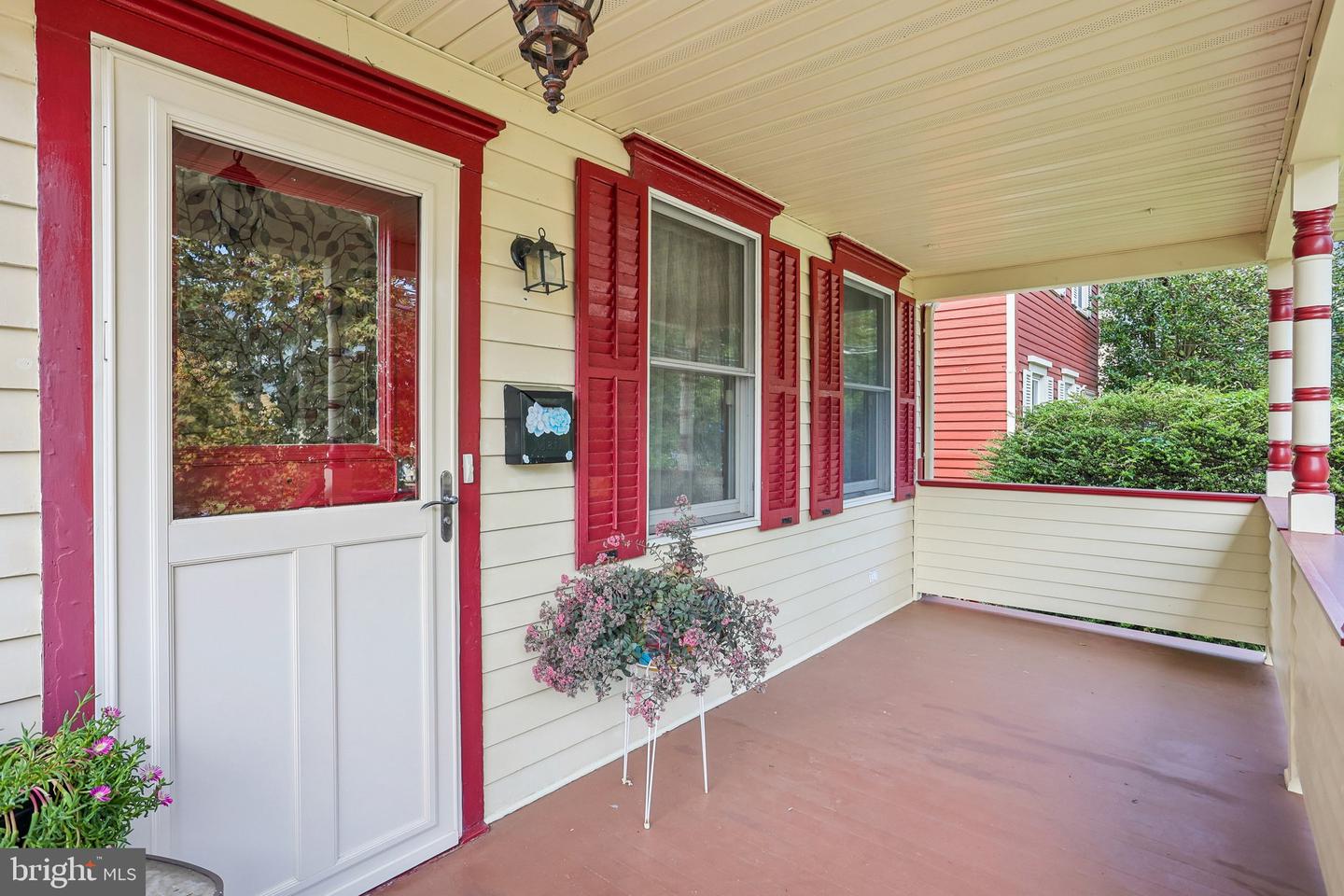 531 Crown St Property Photo 6