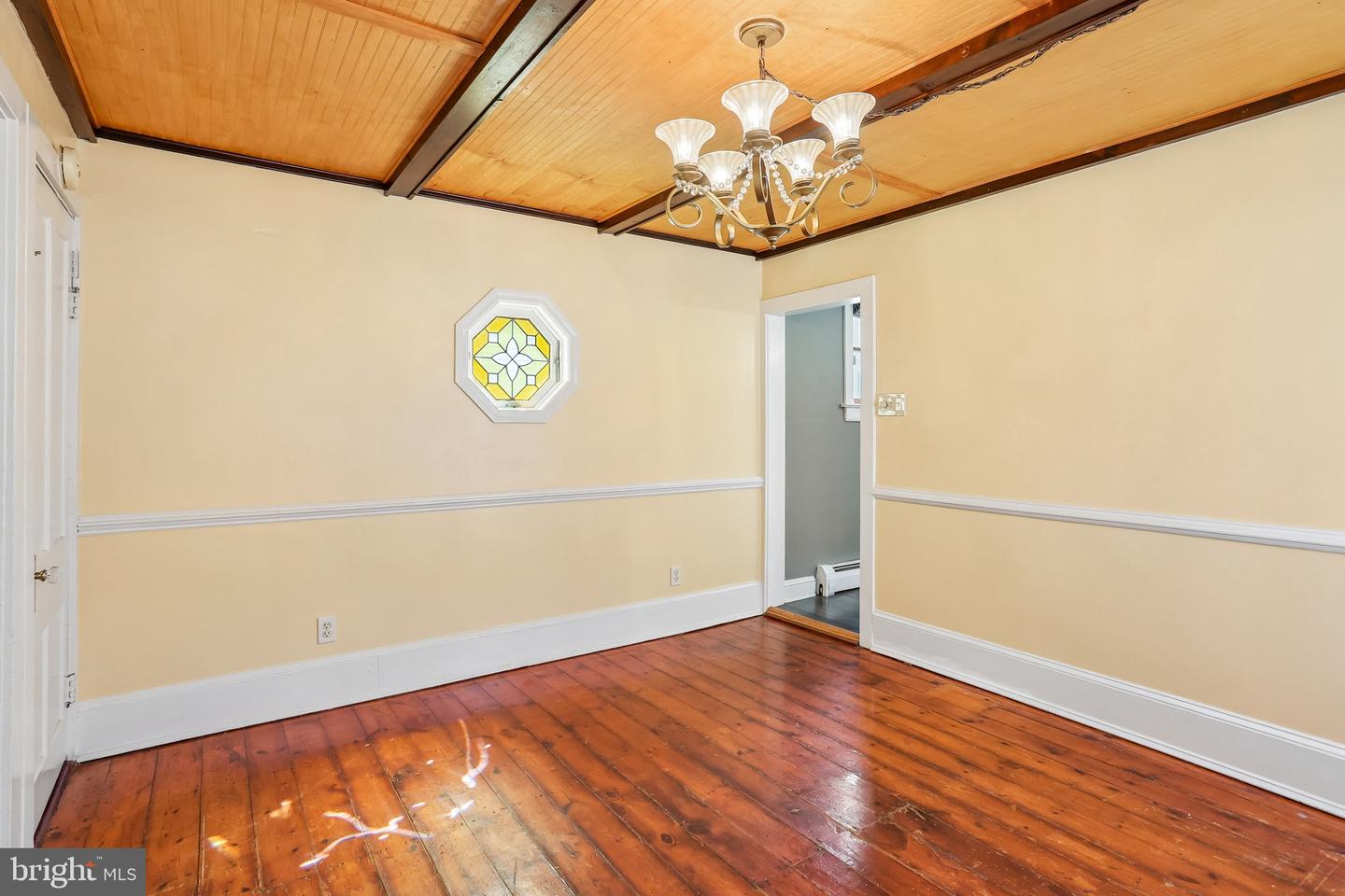 531 Crown St Property Photo 15