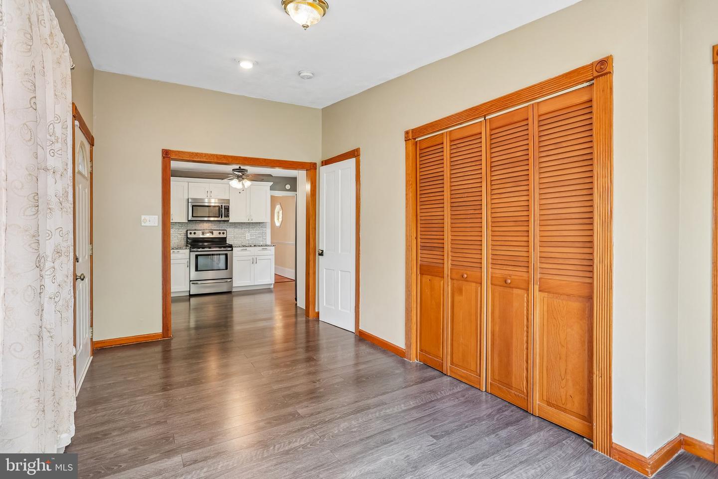 531 Crown St Property Photo 24