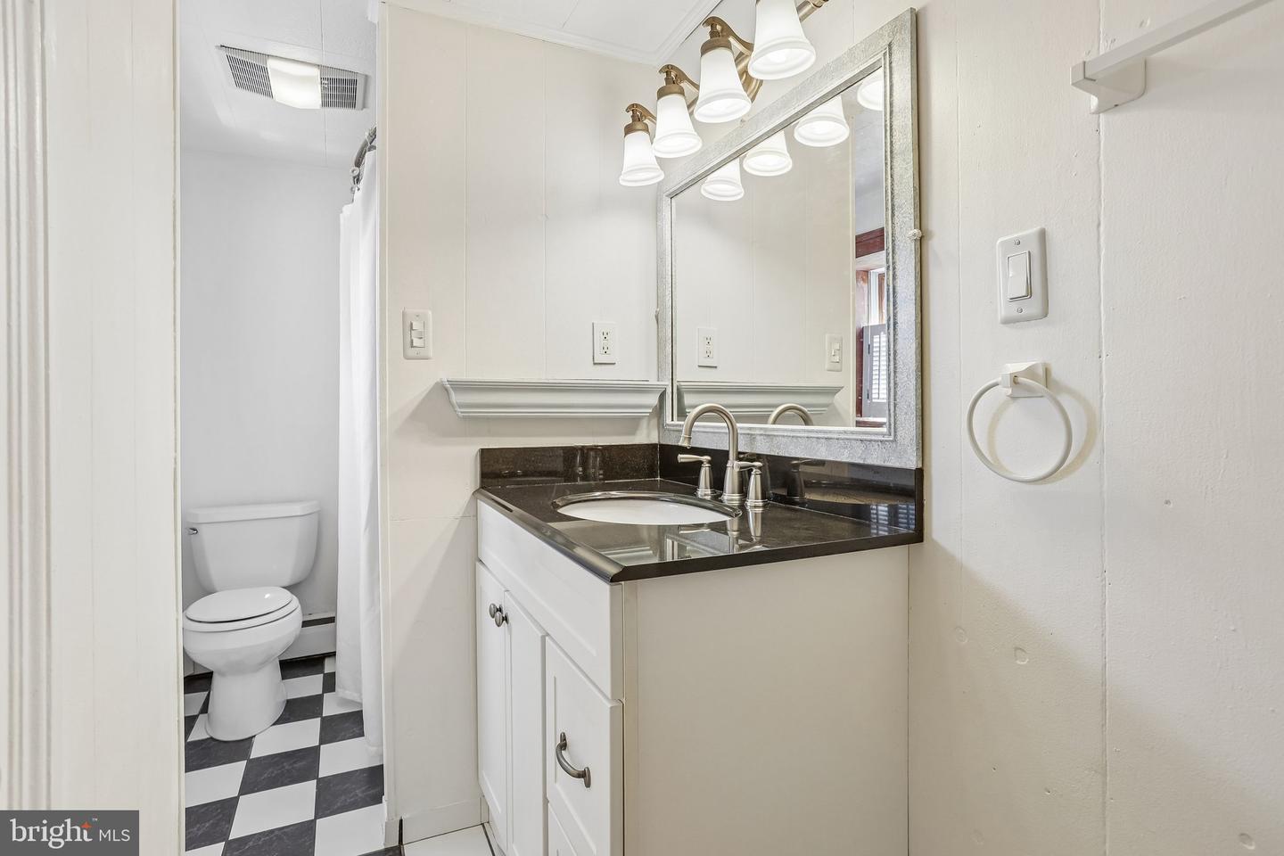 531 Crown St Property Photo 33