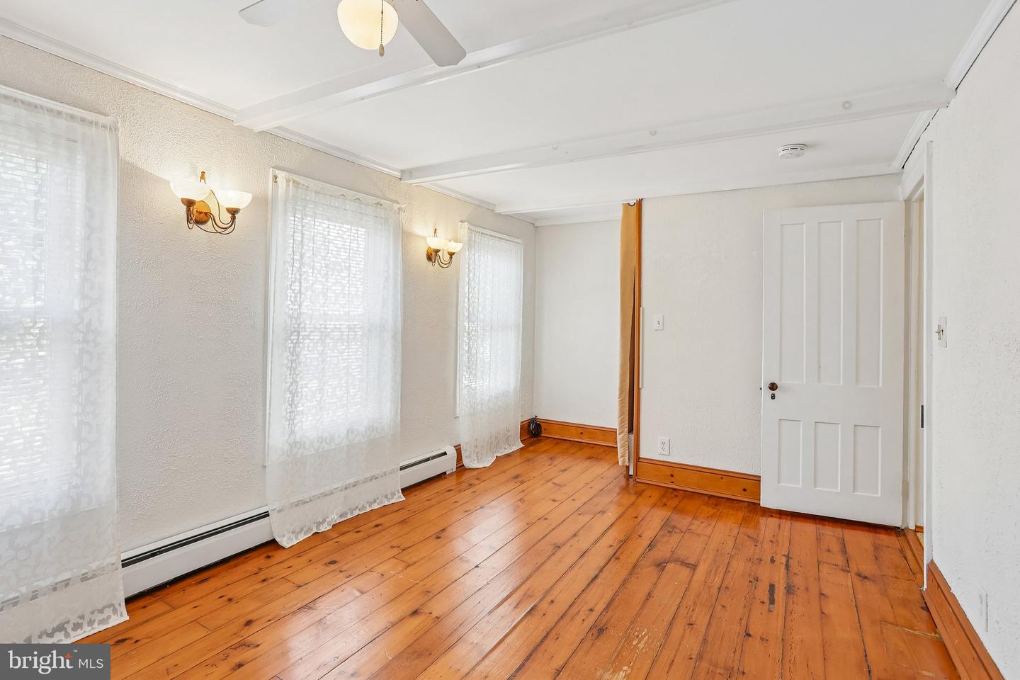 531 Crown St Property Photo 37