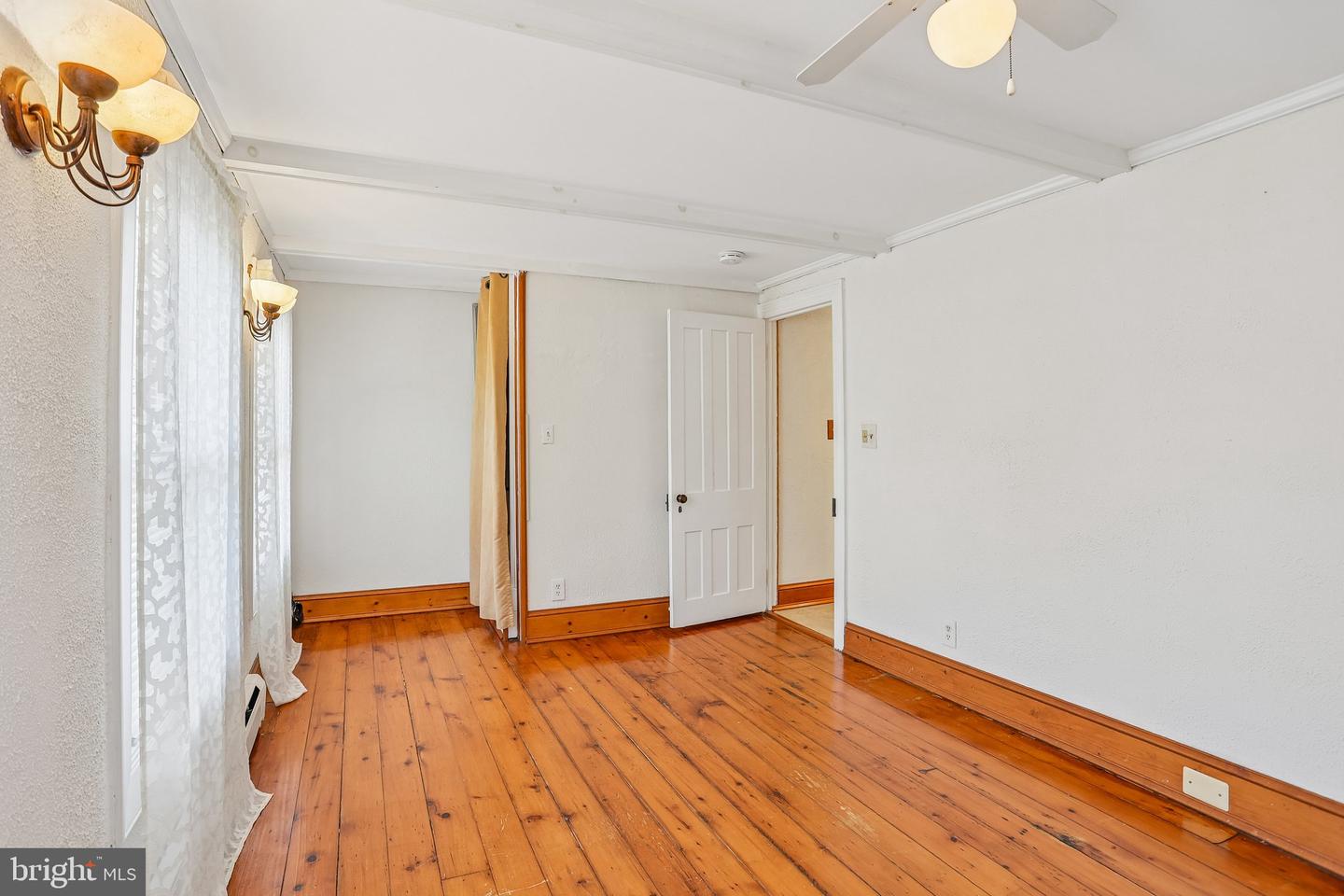 531 Crown St Property Photo 39