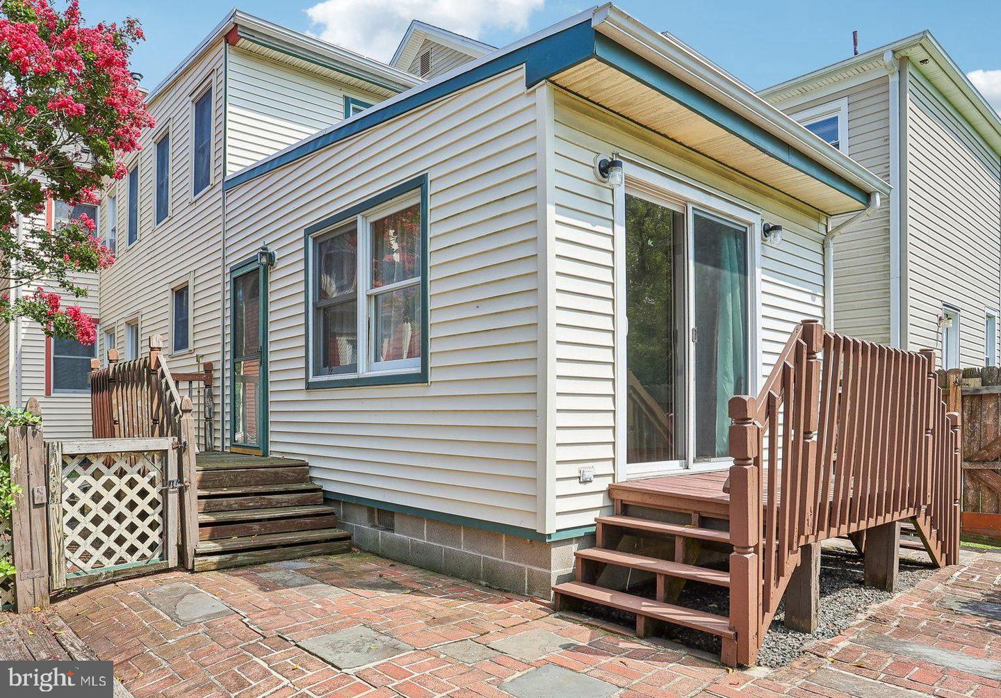 531 Crown St Property Photo 42