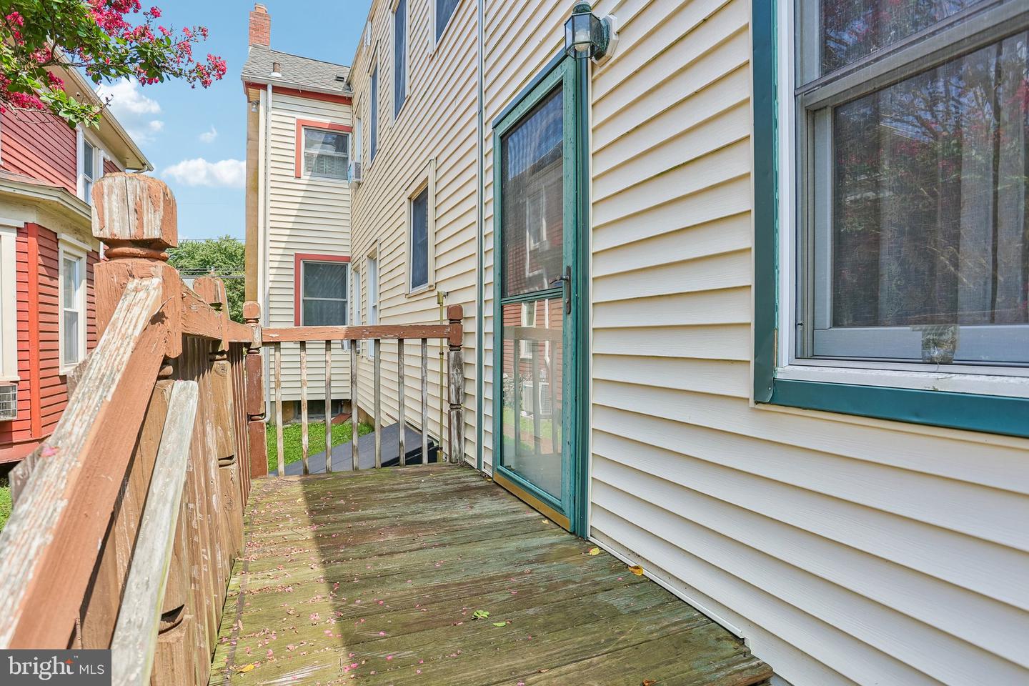 531 Crown St Property Photo 44