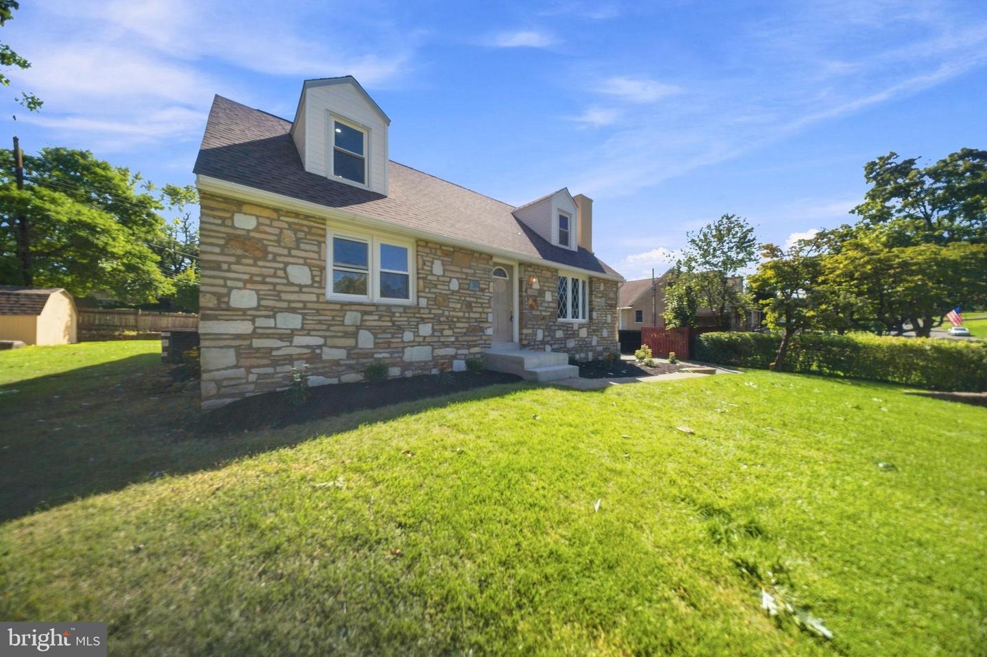 223 Rosewood Ave Property Photo 1