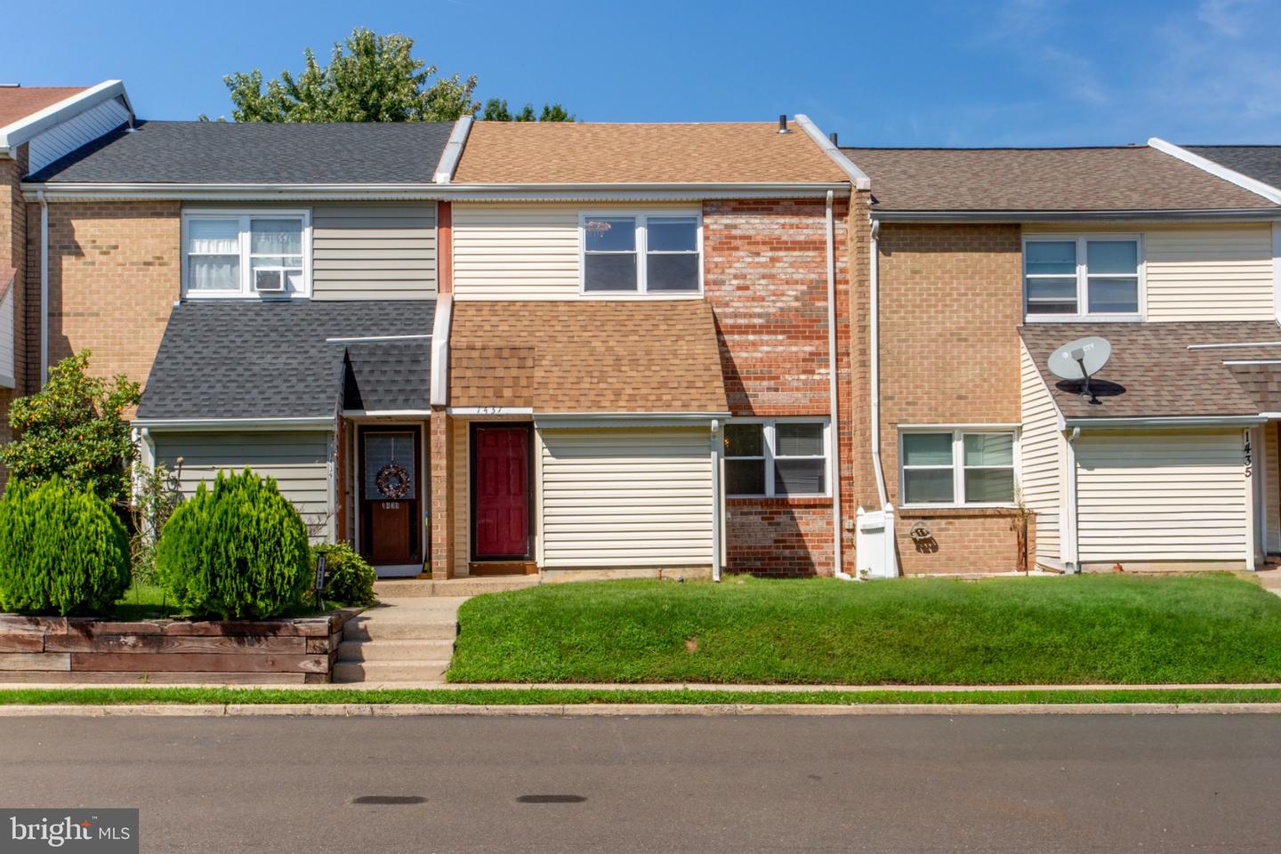 1437 Atterbury Way Property Photo 1