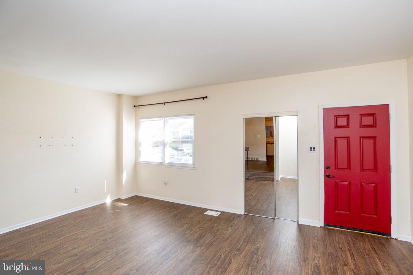 1437 Atterbury Way Property Photo 3