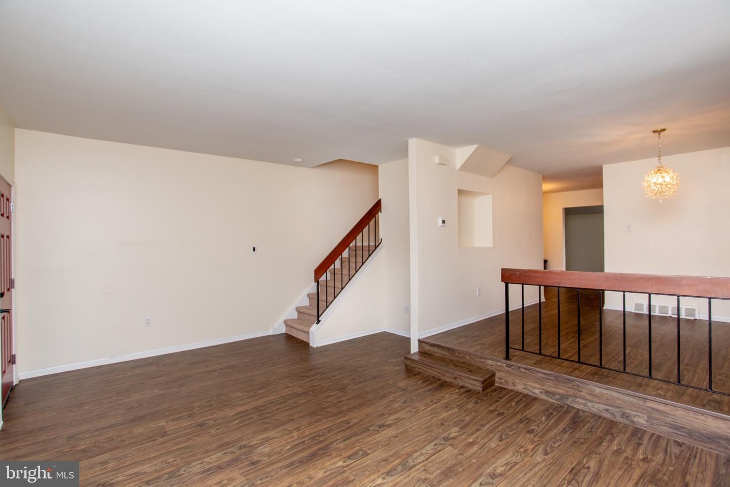 1437 Atterbury Way Property Photo 4