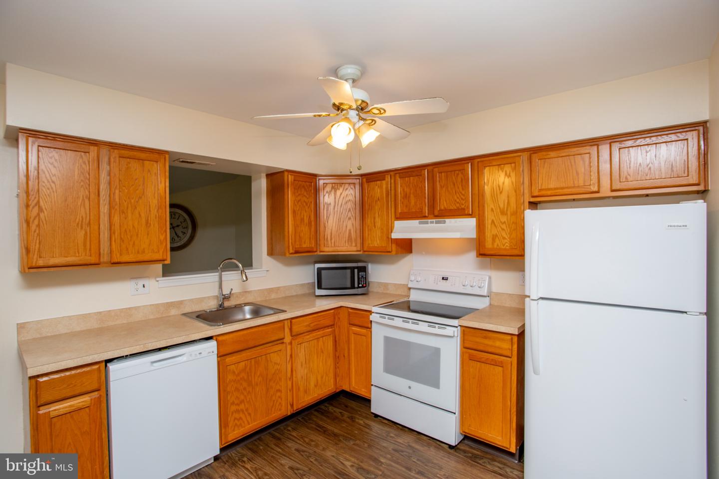1437 Atterbury Way Property Photo 7