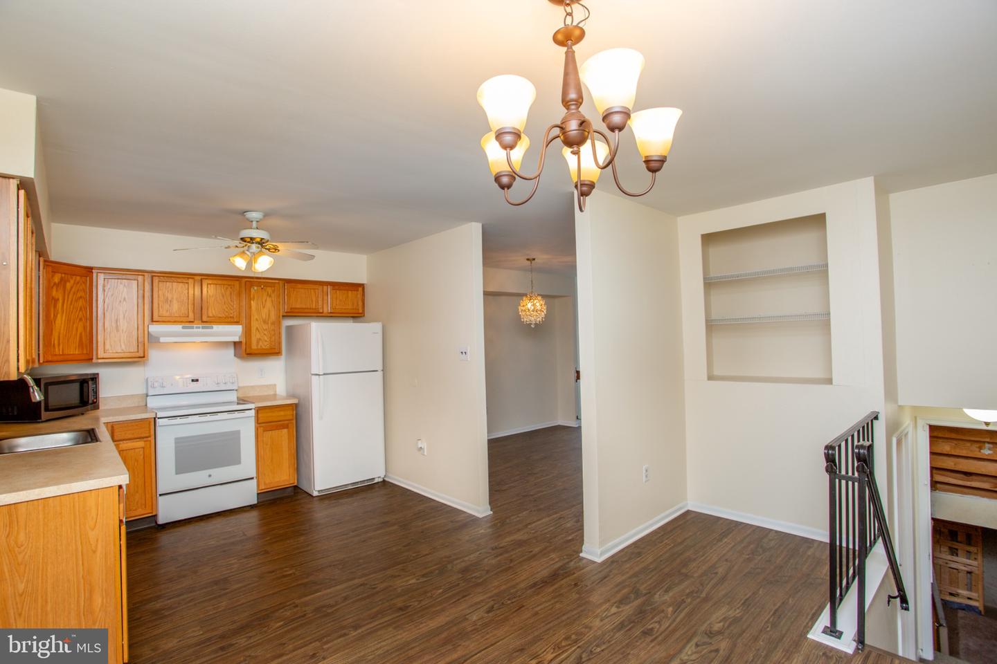 1437 Atterbury Way Property Photo 8