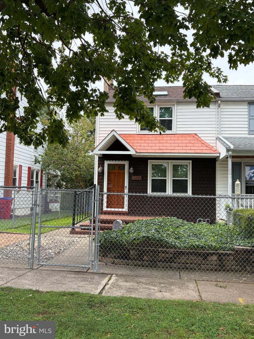 1807 Benson Pl Property Photo 2