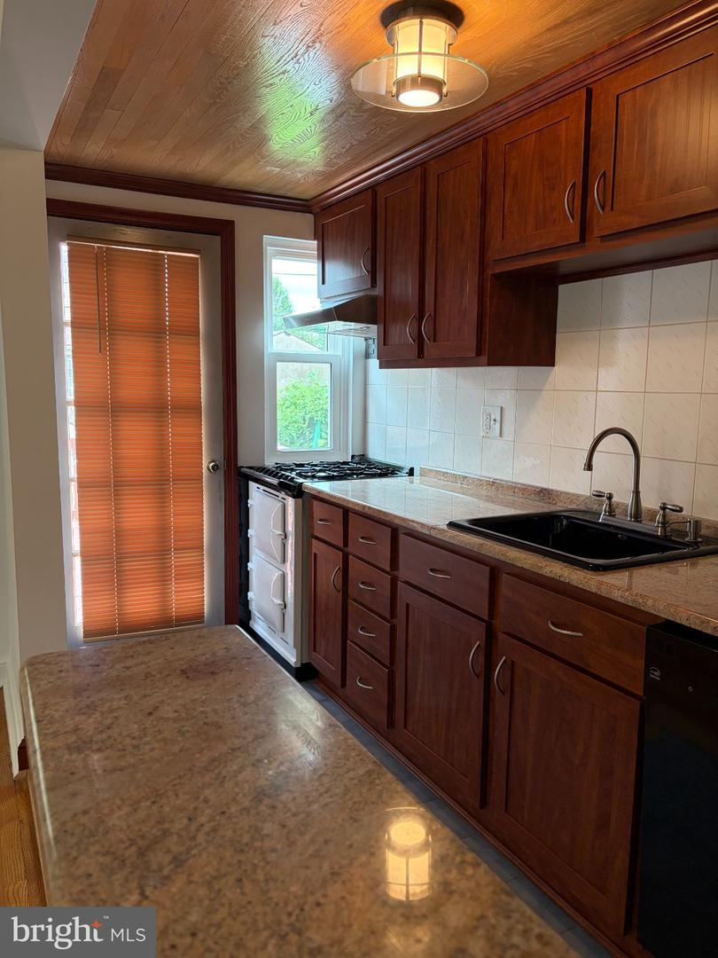 1807 Benson Pl Property Photo 9
