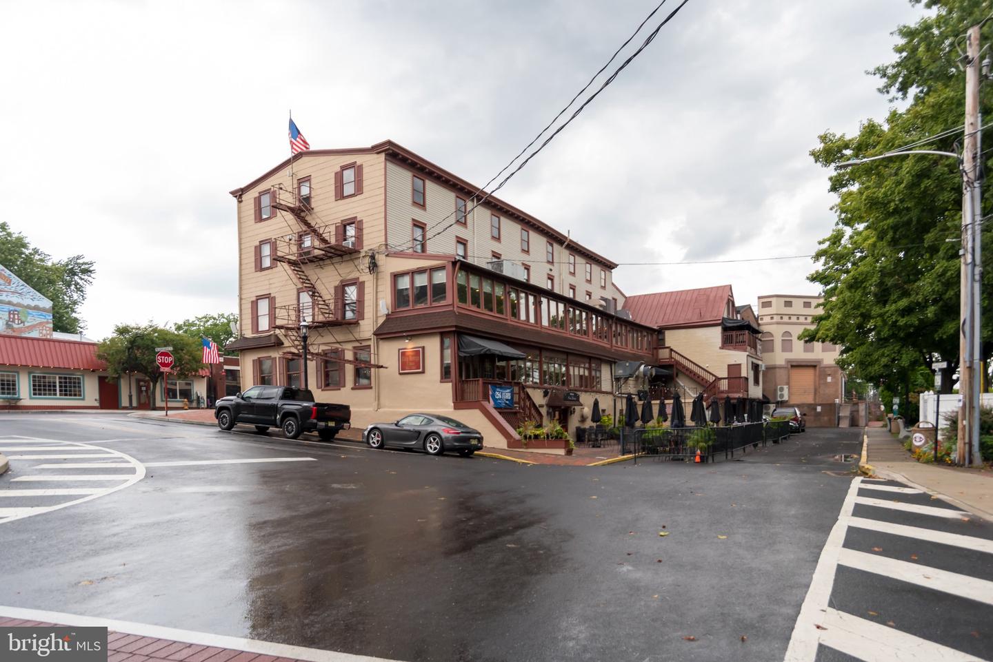 123 Mill St Property Photo 2