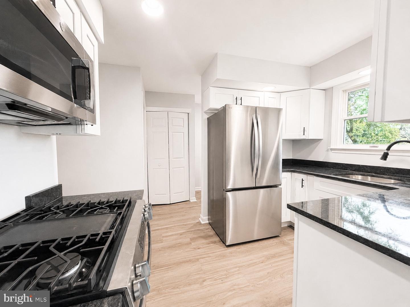 26 Bowling Green Ave #unit 6 (f) Property Photo 4