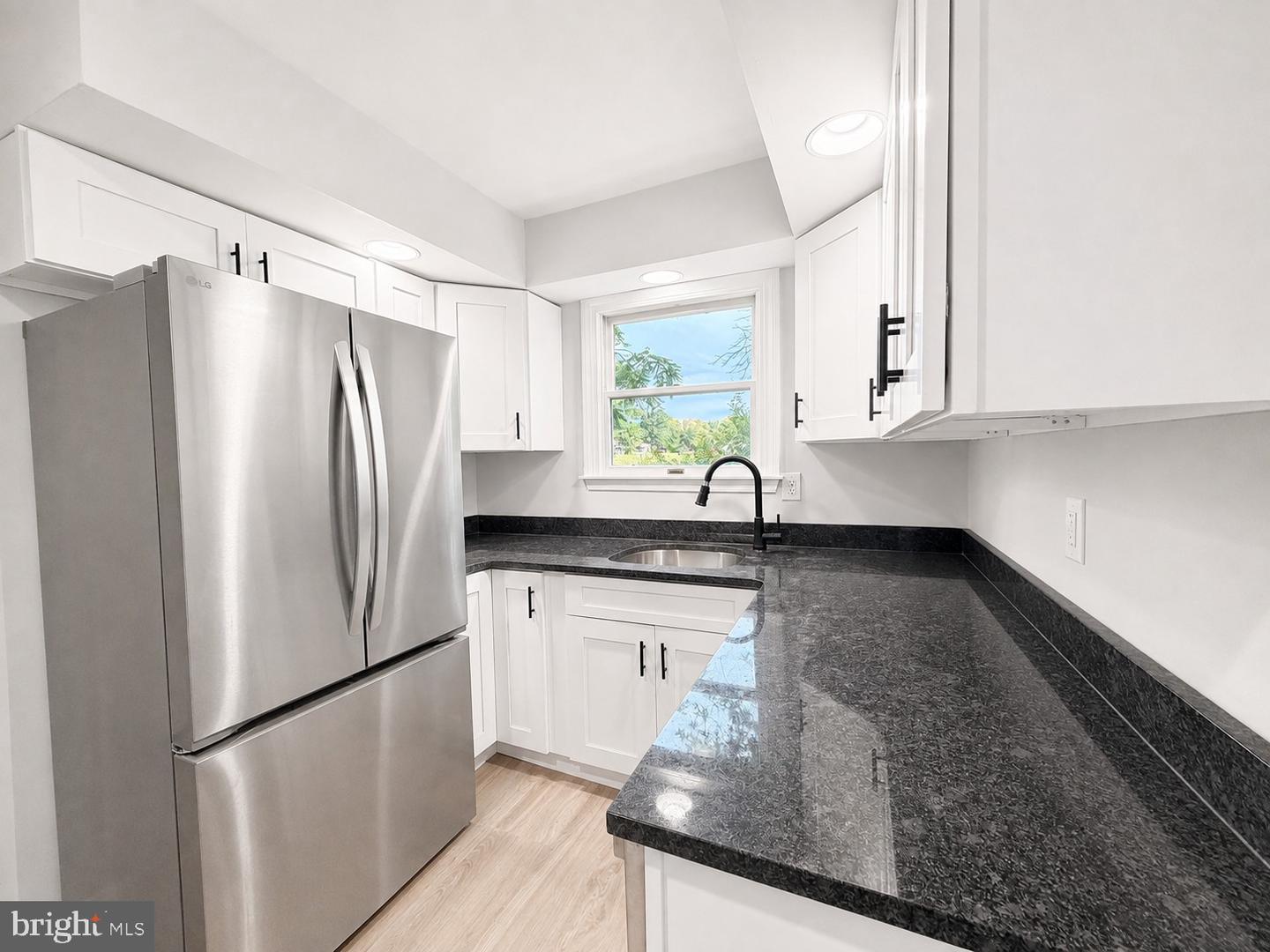26 Bowling Green Ave #unit 6 (f) Property Photo 14